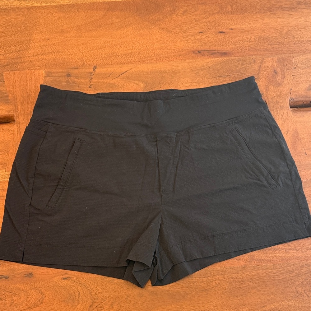 Athleta Trekkie North short
